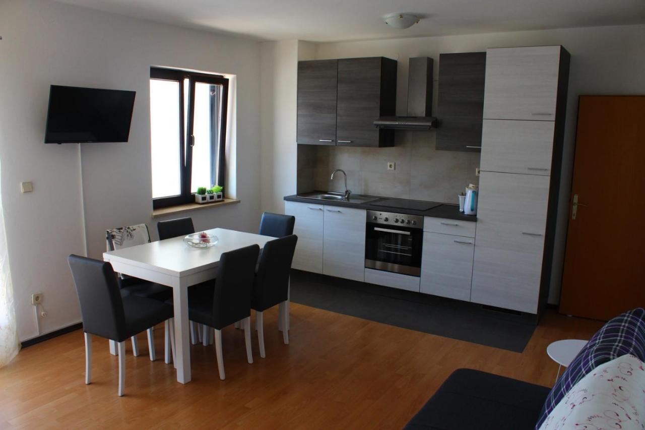 Apartment Arna Krk Town Bagian luar foto